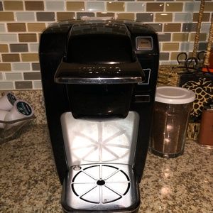 Single-Serve Keurig with milk frother included!